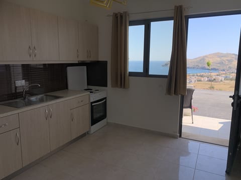Studio Apartment with Sea View | Private kitchen | Fridge, oven, stovetop, coffee/tea maker