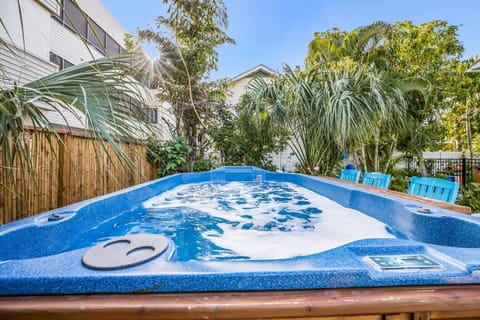 Studio | Outdoor spa tub