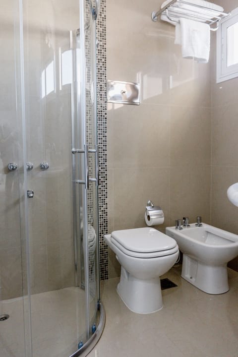 Deluxe Double or Twin Room | Bathroom | Shower, rainfall showerhead, hair dryer, bidet