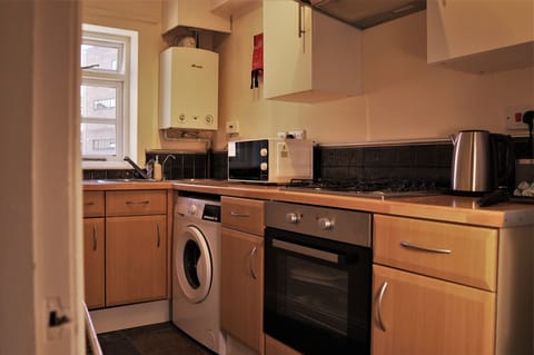 Cottage | Private kitchen | Microwave, dishwasher, coffee/tea maker, toaster