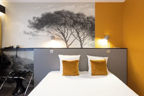 Standard Double Room, Non Smoking, Air conditioning | Desk, laptop workspace, blackout drapes, soundproofing