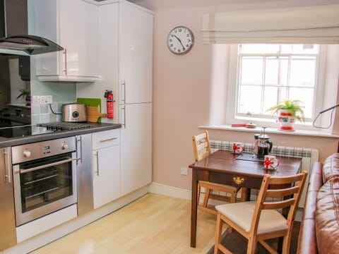 Cottage | Private kitchen | Fridge, electric kettle, cookware/dishes/utensils