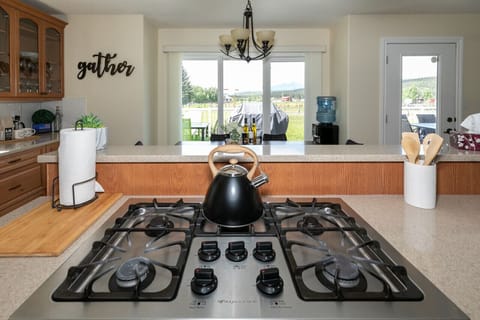 Family House | Private kitchen | Full-size fridge, microwave, oven, stovetop