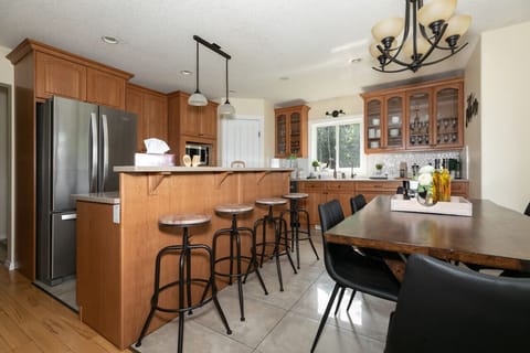 Family House | Private kitchen | Full-size fridge, microwave, oven, stovetop