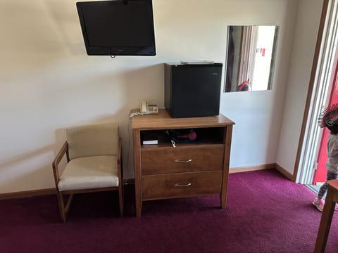 Basic Room | Individually furnished, free WiFi, bed sheets