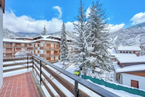 Family Apartment, Multiple Bedrooms, 2 Bathrooms (Bramé La Fam 32 (few steps from) | Balcony