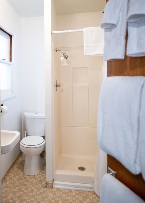 Superior Room | Bathroom | Designer toiletries, hair dryer, bathrobes, towels