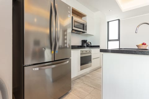 Apartment, 3 Bedrooms (502) | Private kitchen | Full-size fridge, microwave, oven, stovetop