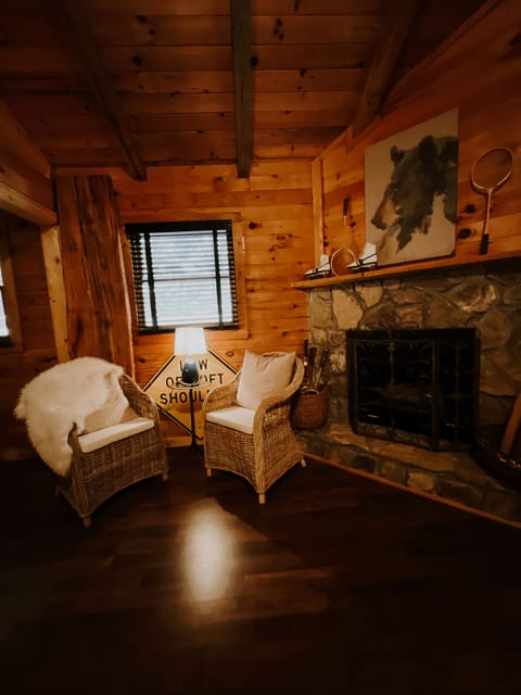 Superior Cabin, 1 King Bed, Mountainside (Pet Friendly) | Living area | 40-inch flat-screen TV with satellite channels, TV