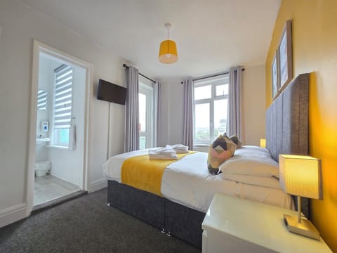 Classic Double Room, Partial Sea View with Balcony | In-room safe, iron/ironing board, free cribs/infant beds, travel crib