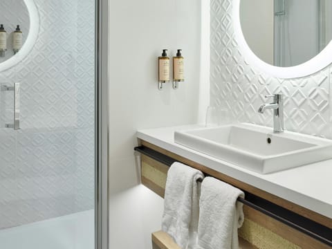 Premium bedding, in-room safe, individually furnished, blackout drapes