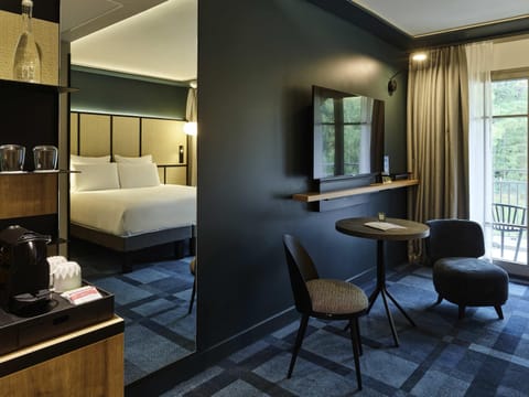 Premium bedding, in-room safe, individually furnished, blackout drapes