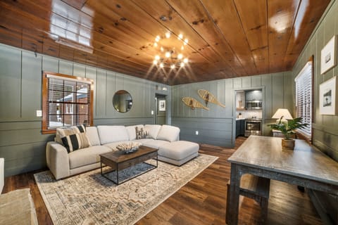 Family Cabin | Living area | 55-inch Smart TV with digital channels, TV