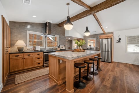 Signature Cabin | Private kitchen | Coffee/tea maker, cleaning supplies