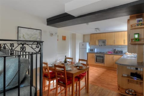 Cottage | 2 bedrooms, individually decorated, individually furnished, free WiFi