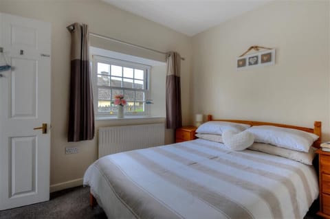 Cottage | 2 bedrooms, individually decorated, individually furnished, free WiFi