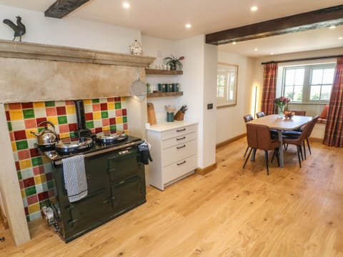 Cottage | Private kitchen | Fridge, dishwasher, electric kettle, toaster