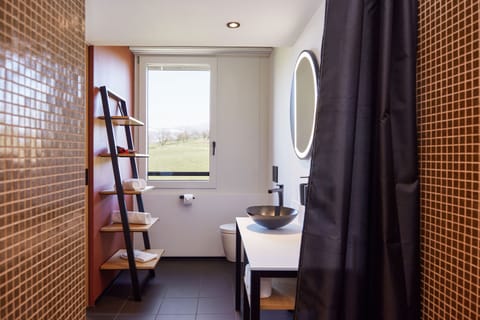 Superior Room, 1 Queen Bed | Bathroom | Shower, eco-friendly toiletries, hair dryer, towels