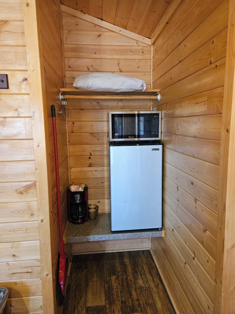 Deluxe Cabin B (1/2 bath) | Mini-refrigerator