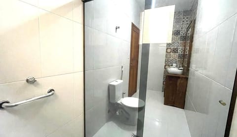 Standard Room | Bathroom | Shower, towels, soap, shampoo