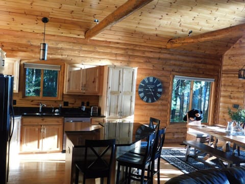 Cabin, Multiple Beds, Kitchen | Private kitchen | Fridge, microwave, oven, stovetop