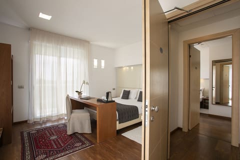 Superior Double Room | Minibar, in-room safe, desk, soundproofing