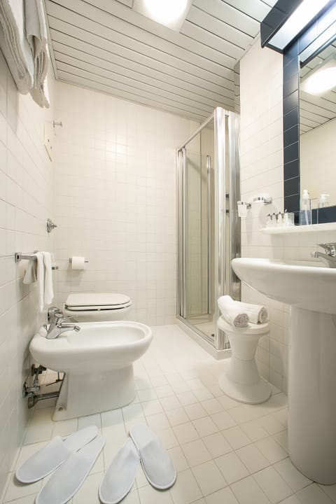 Classic Double or Twin Room, Balcony | Bathroom | Shower, free toiletries, hair dryer, slippers