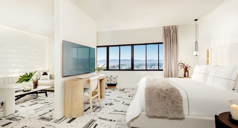 Malibu Suite, 1 Bedroom | Egyptian cotton sheets, premium bedding, down comforters, pillowtop beds