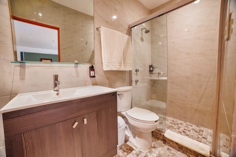 Superior Double Room | Bathroom | Towels