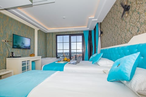 Deluxe Room | Premium bedding, free minibar, in-room safe, desk