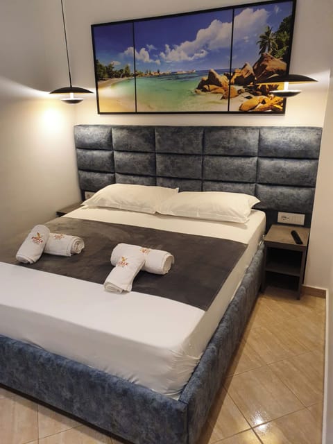 Family Room | 1 bedroom, hypo-allergenic bedding, bed sheets