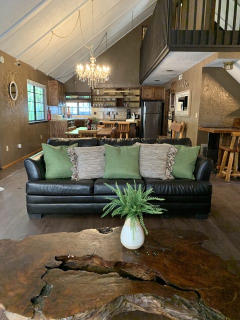 Luxury Cabin | Free WiFi, bed sheets