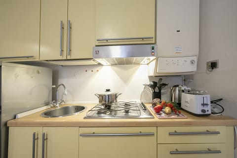 Standard Apartment, 1 Bedroom, Beachside (Casa Dolce Casa Stresa 50m from lake) | Private kitchen | Fridge, stovetop, coffee/tea maker, electric kettle