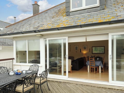 Cottage | Outdoor dining