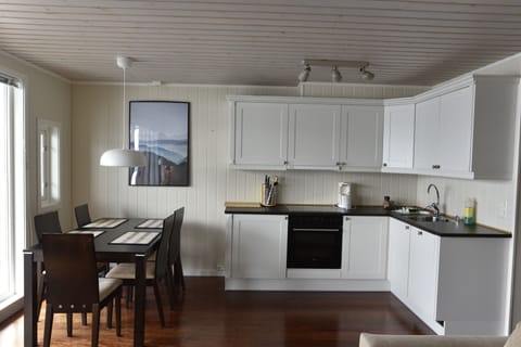 Standard Apartment, 2 Bedrooms, Sea View | Private kitchen