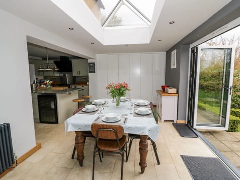 Cottage | Private kitchen | Fridge, dishwasher, cookware/dishes/utensils