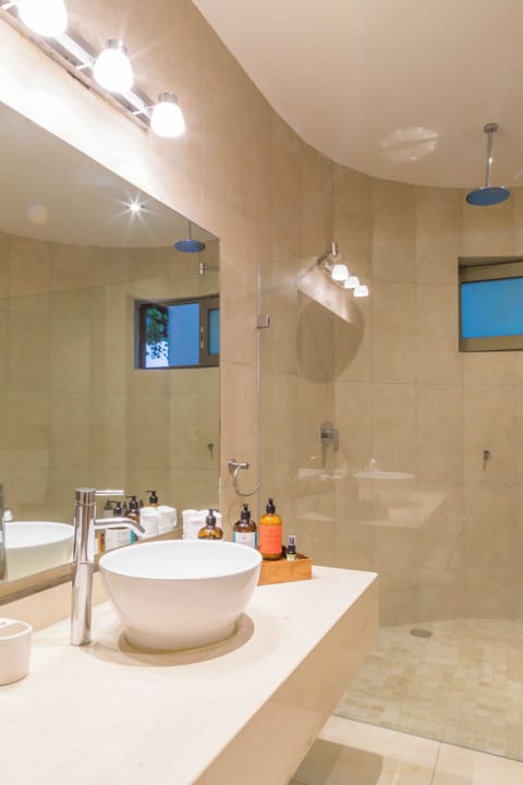 Shower, rainfall showerhead, towels