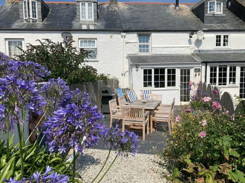 Cottage | Property grounds