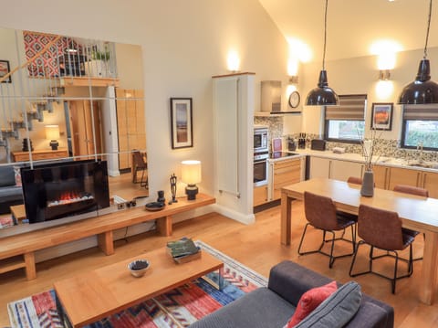 Cottage | Private kitchen | Fridge, dishwasher, electric kettle, cookware/dishes/utensils