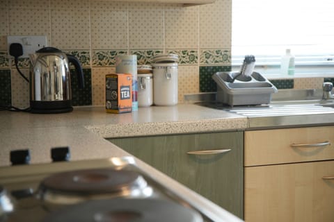 Cottage | Private kitchen | Cookware/dishes/utensils