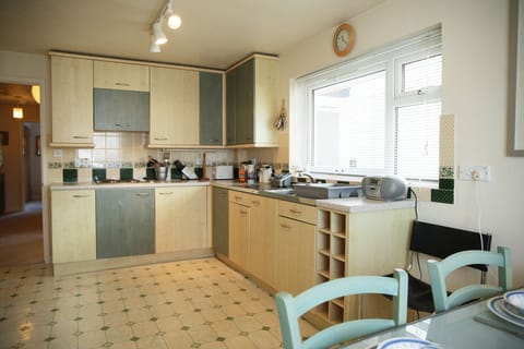Cottage | Private kitchen | Cookware/dishes/utensils