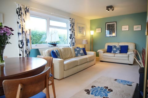 Cottage | Living area