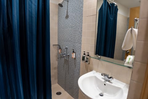 Superior - Grove View | Bathroom | Slippers