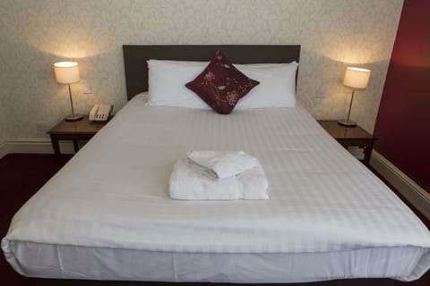 Double Room | Desk, iron/ironing board, free cribs/infant beds, rollaway beds