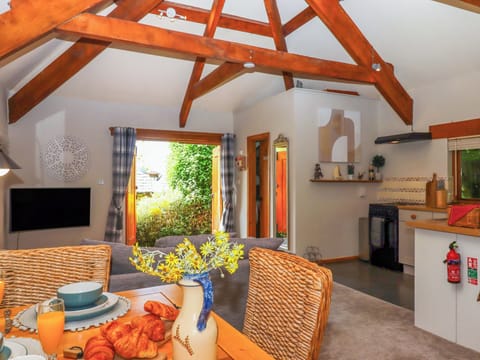 Cottage | Dining