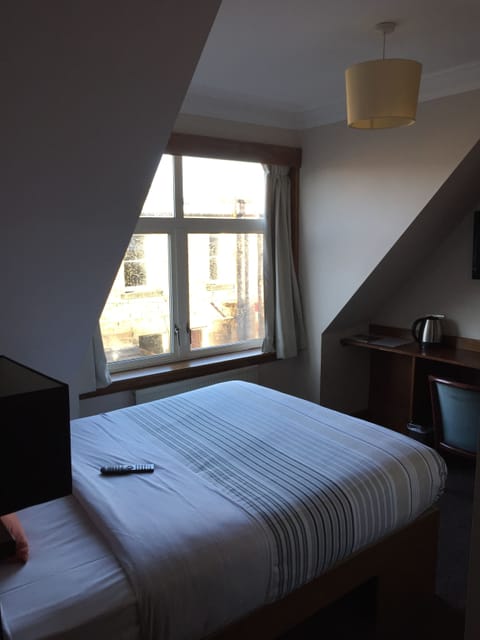 Double Room | Desk, free WiFi, bed sheets