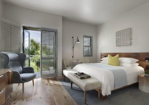 Frette Italian sheets, down comforters, in-room safe, iron/ironing board