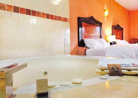 Deluxe Double Room | Jetted tub