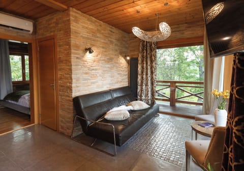 Junior Cabin | Premium bedding, in-room safe, individually furnished, laptop workspace