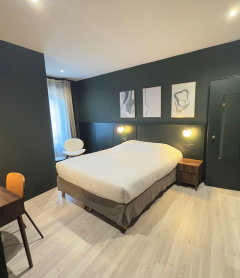 Comfort Double Room | In-room safe, iron/ironing board, free WiFi, bed sheets